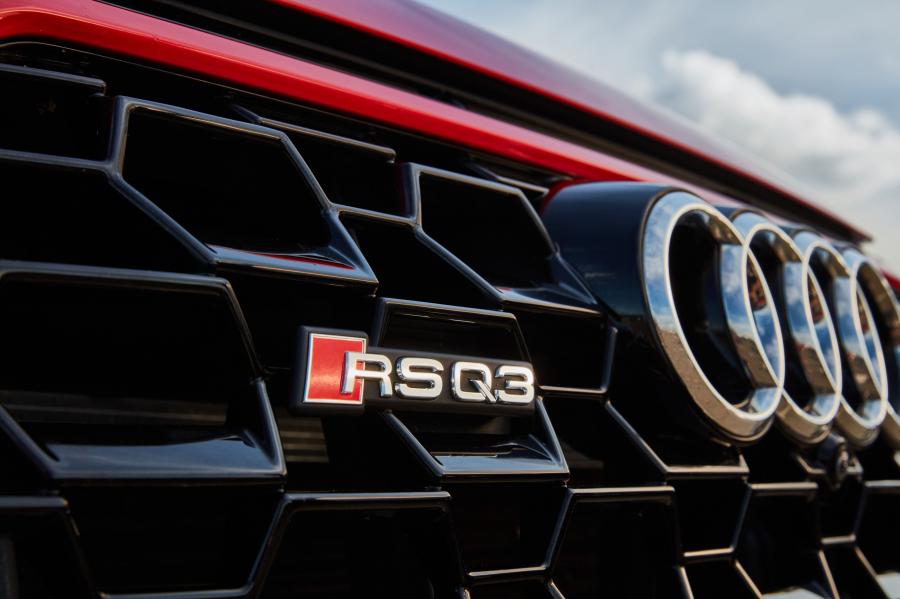 Логотип Audi RS Q3 2020 года  (AU) (фото 29 из 31)